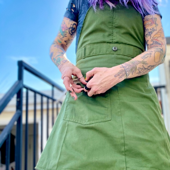 🦊 FOX & VIXEN || HANDMADE VINTAGE || 1942 Pinafore Hiking Dress | Army Green - Picture 16 of 16